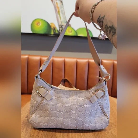 VINTAGE Salvatore Ferragamo Gancini shoulder bag pink/ beige Y2K - Picture 2 of 12